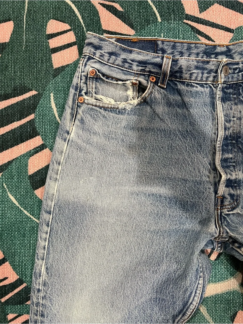 Vintage 1996 Levi’s 501xx Buttonfly Distressed Denim Jeans 34x30 481 CO21